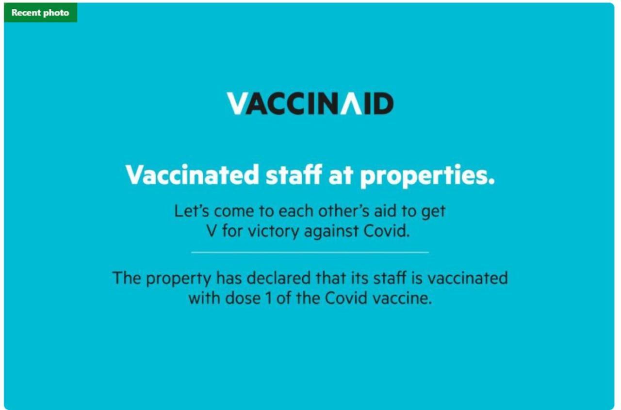 Vaccinated Staff - Oyo 3919 Karmila Syariah Guest House Balikpapan  Exterior foto