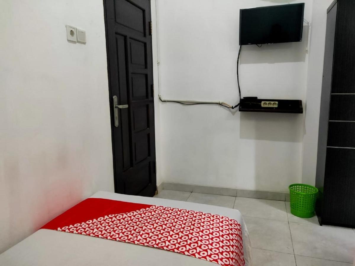Vaccinated Staff - Oyo 3919 Karmila Syariah Guest House Balikpapan  Exterior foto